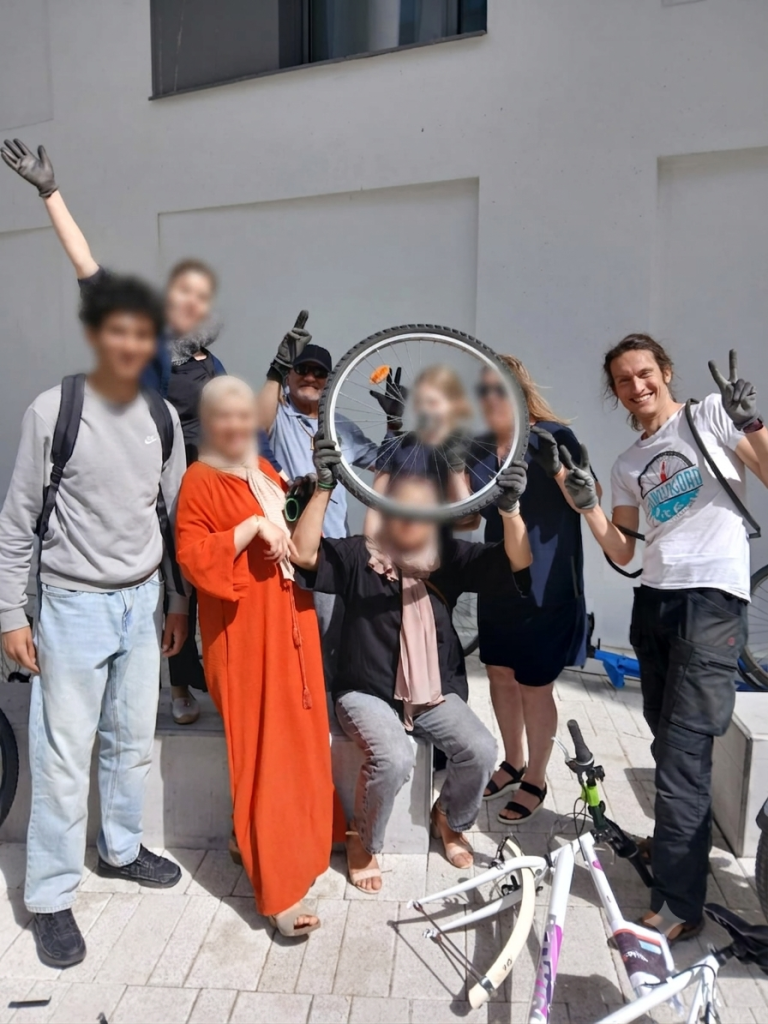 Initiation à la réparation de vélo pour les habitants de Lille Sud